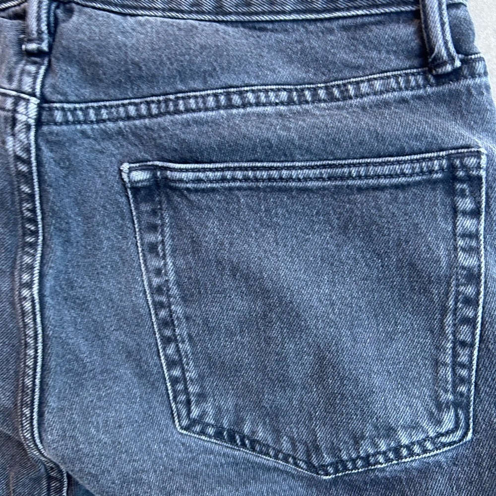 GAP Men's Dark Gray Relaxed Taper Jeans - Picture 7 of 7